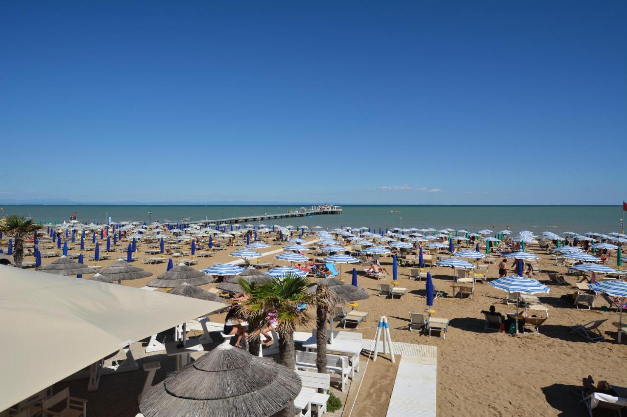 Appartamento Lignano Pineta with sea view Lignano Sabbiadoro Esterno foto